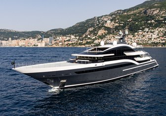 Luna Yacht Charter in Mykonos